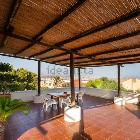 Chalet Con Piscina Cerca A 92 En Urbanizacion Club Tenis