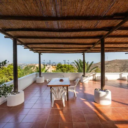 Holiday home Chalet Con Piscina Cerca A 92 En Urbanizacion Club Tenis