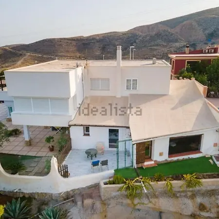 Holiday home Chalet Con Piscina Cerca A 92 En Urbanizacion Club Tenis *