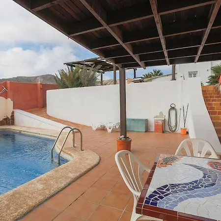Chalet Con Piscina Cerca A 92 En Urbanizacion Club Tenis Holiday home