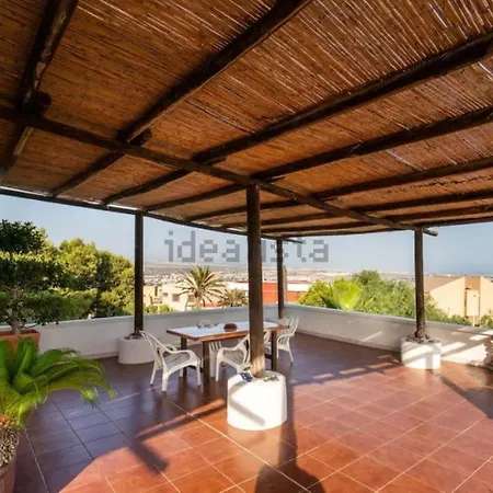 Chalet Con Piscina Cerca A 92 En Urbanizacion Club Tenis Holiday home Huercal de Almeria
