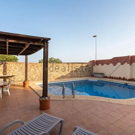 Chalet Con Piscina Cerca A 92 En Urbanizacion Club Tenis *