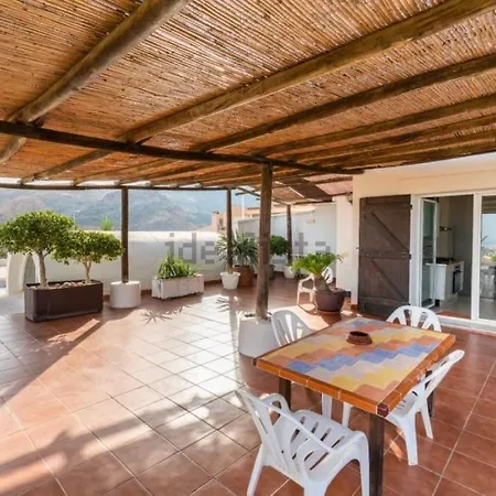 Holiday home Chalet Con Piscina Cerca A 92 En Urbanizacion Club Tenis